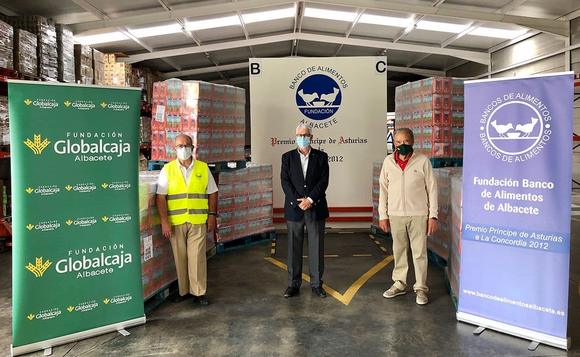 La Fundación Globalcaja Albacete dona 6.000 litros de leche al Banco de Alimentos