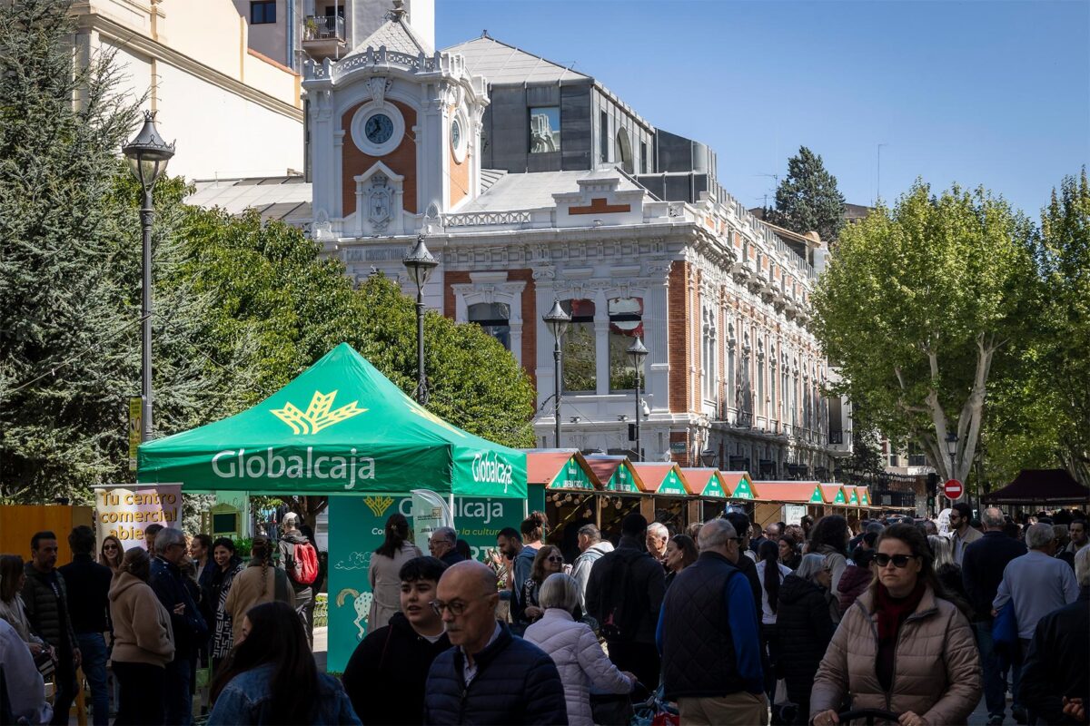 Día del Libro: una fiesta que une a lectores, autores y librerías